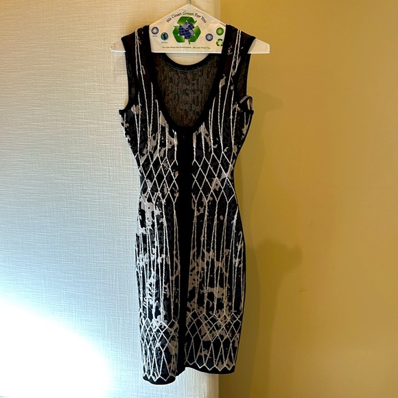 Herve Leger body con dress with U back size small - Picture 4 of 6